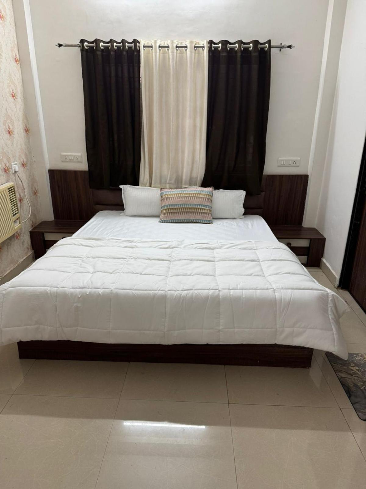 Siya Villa Ujjain Buitenkant foto